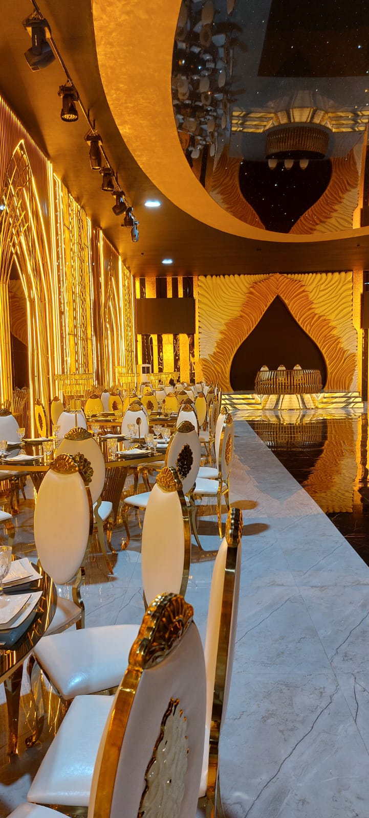 Manisa Hall böyük zal - şəkil 1